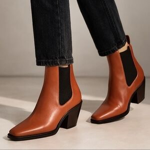 L'intervalle Lyndale Tan Booties